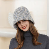 Gestreifter Anglerhut, großer Kopfumfang, sichtbares Gesicht, kleine einfarbige Gesichtsbedeckung, warmer Ohrenschutz, Strickmütze
